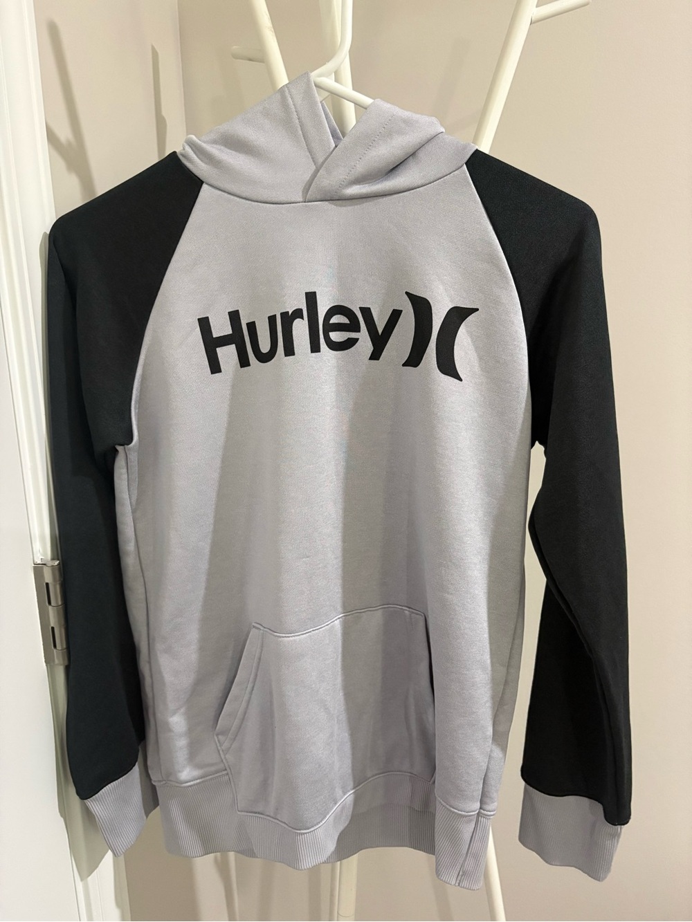 Hurley Men's Light Gray & Black Raglan Pullover Hoodie